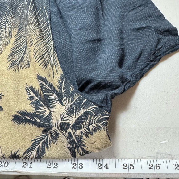 Pierre Cardin Men’s Large‎ Black and Tan Casual Button Down Hawaiian Shirt Rayon - Picture 5 of 7